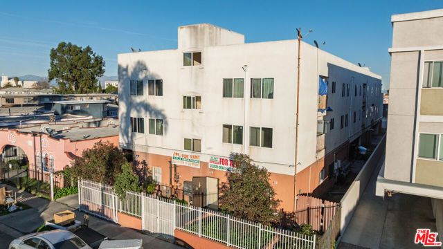 6334 Brynhurst Avenue, Los Angeles, CA 90043