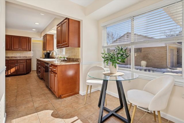 209 N Maison Court, Elmhurst, IL 60126