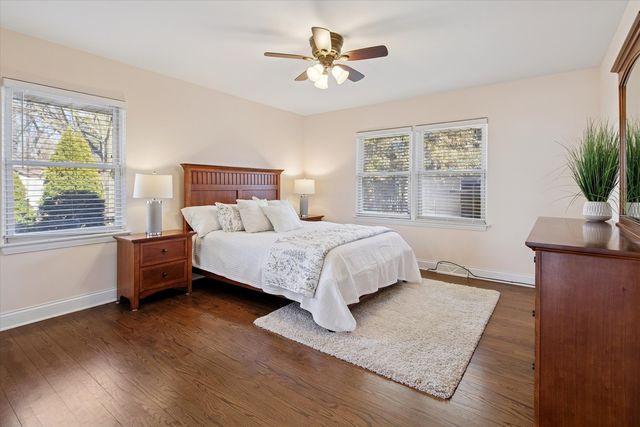 209 N Maison Court, Elmhurst, IL 60126