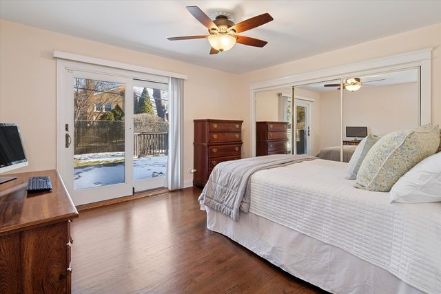 209 N Maison Court, Elmhurst, IL 60126