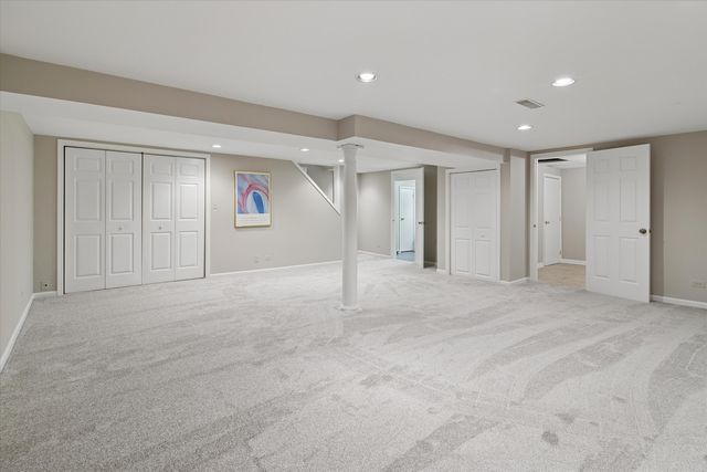 209 N Maison Court, Elmhurst, IL 60126