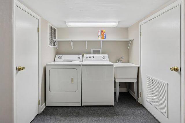 209 N Maison Court, Elmhurst, IL 60126