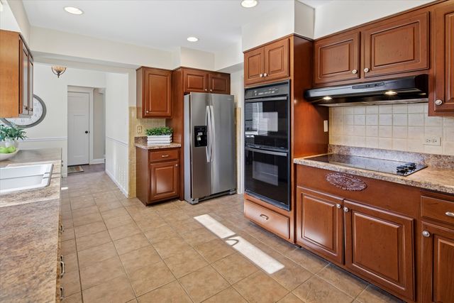 209 N Maison Court, Elmhurst, IL 60126