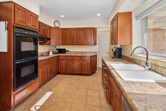 209 N Maison Court, Elmhurst, IL 60126