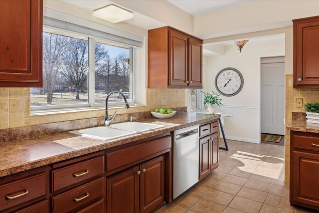 209 N Maison Court, Elmhurst, IL 60126