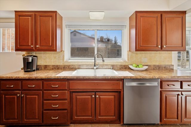 209 N Maison Court, Elmhurst, IL 60126