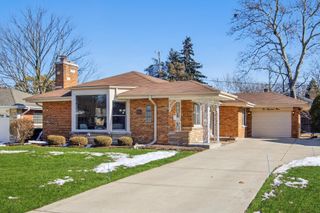 209 N Maison Court, Elmhurst, IL 60126