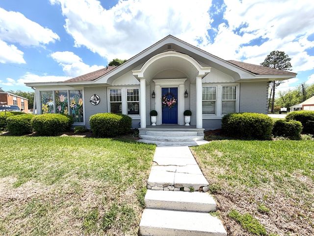 207 W Main Street, Hartford, AL 36344