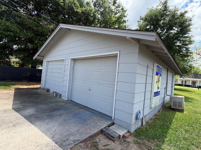 207 W Main Street, Hartford, AL 36344