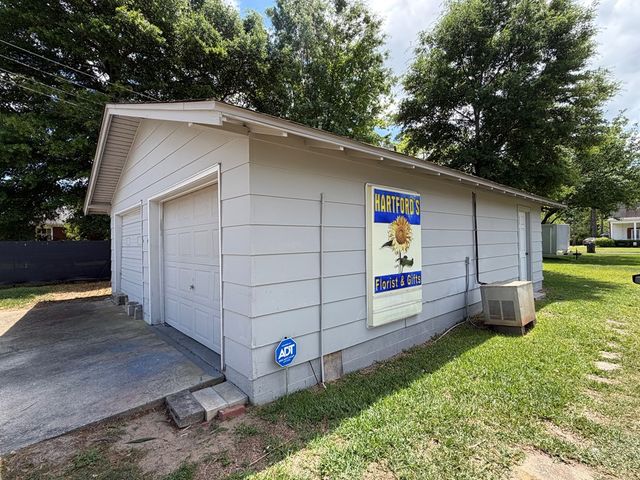 207 W Main Street, Hartford, AL 36344