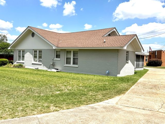 207 W Main Street, Hartford, AL 36344