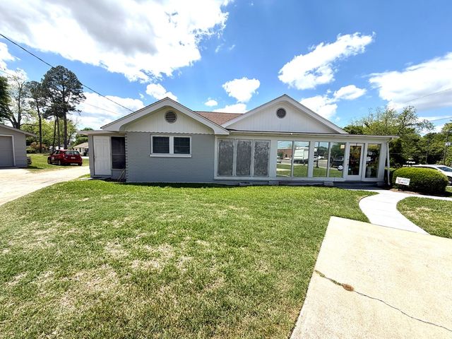 207 W Main Street, Hartford, AL 36344