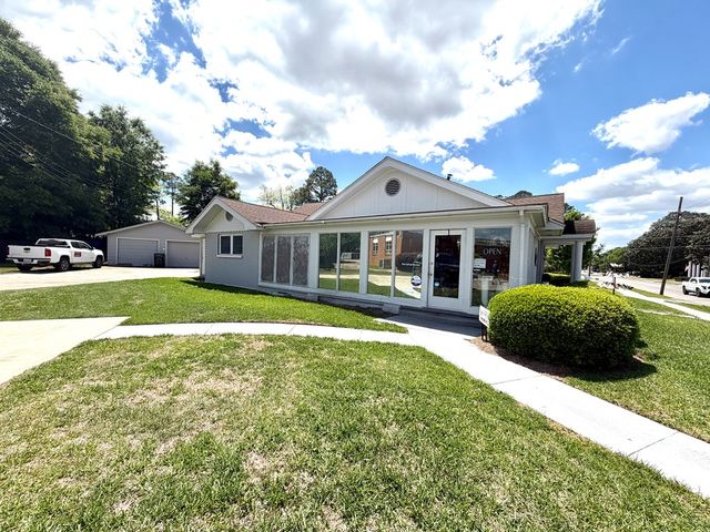 207 W Main Street, Hartford, AL 36344