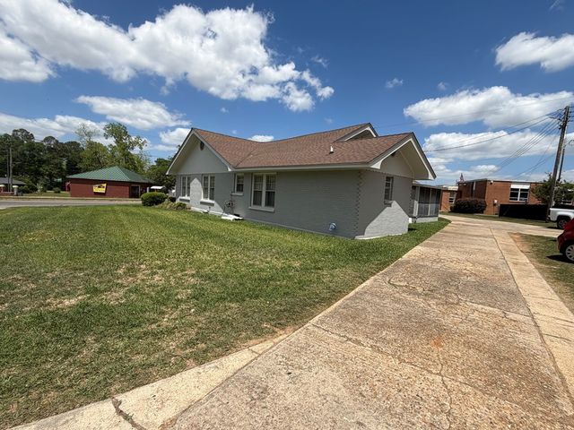 207 W Main Street, Hartford, AL 36344