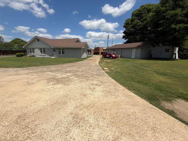 207 W Main Street, Hartford, AL 36344