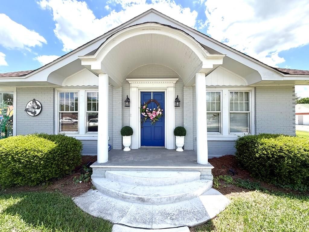 207 W Main Street, Hartford, AL 36344
