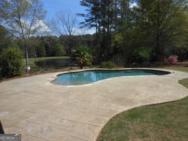 325 Brook Hollow Lane, Loganville, GA 30052