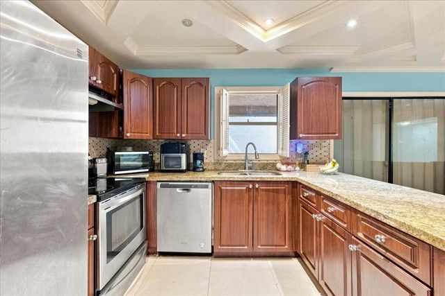 1430 SW 88TH Way, Pembroke Pines, FL 33025