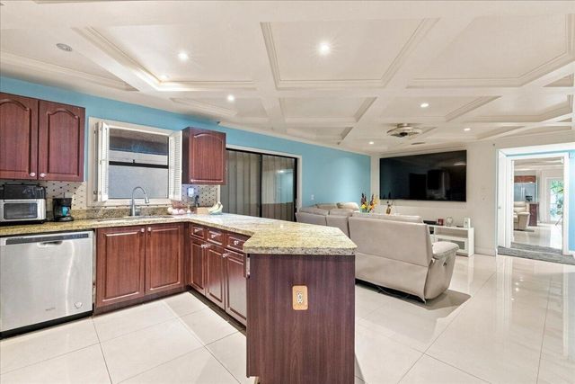 1430 SW 88TH Way, Pembroke Pines, FL 33025