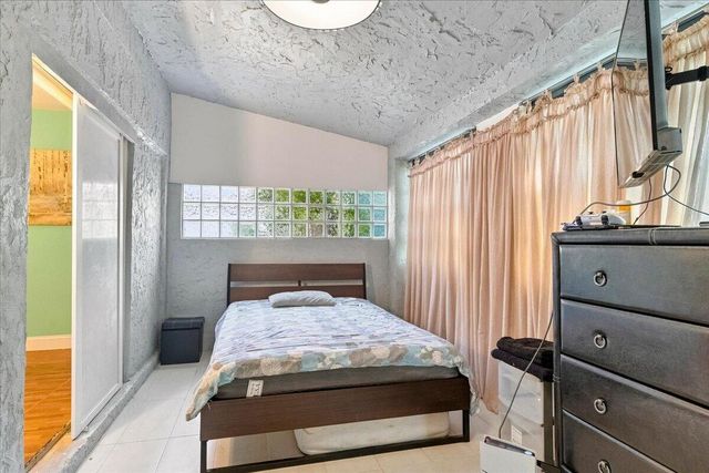 1430 SW 88TH Way, Pembroke Pines, FL 33025