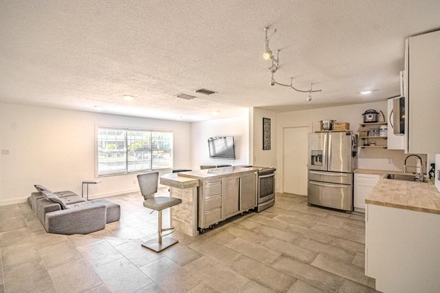 408 SE 8th Avenue, Deerfield Beach, FL 33441