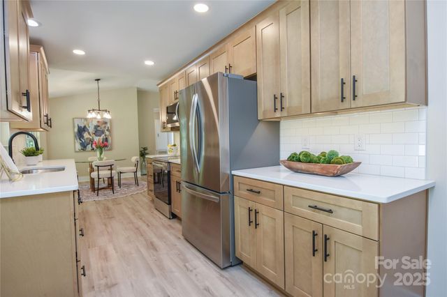 138 Meadowfall Lane, Troutman, NC 28166