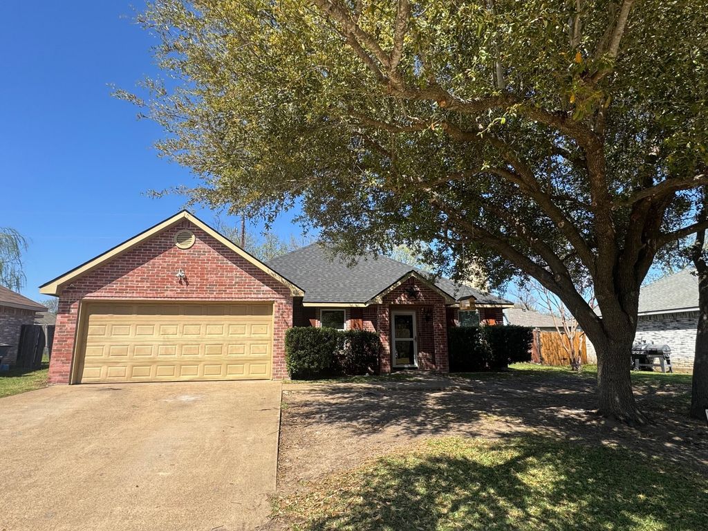405 Roan Lane, Red Oak, TX 75154