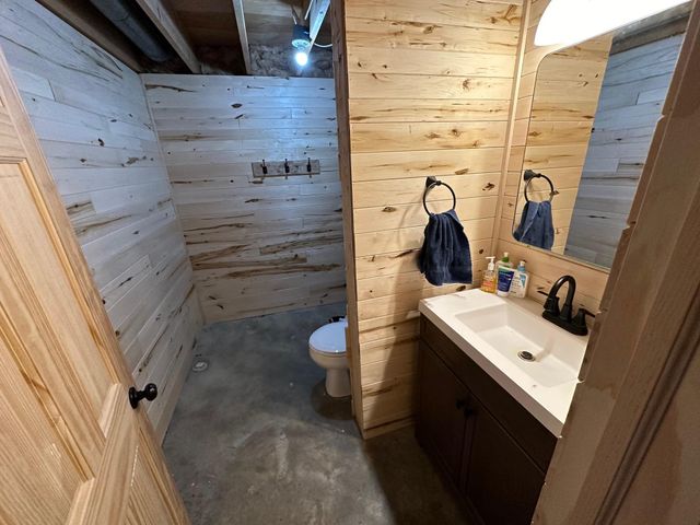 913 Center Street E, Roseau, MN 56751