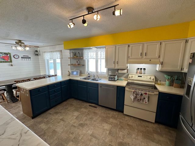 913 Center Street E, Roseau, MN 56751