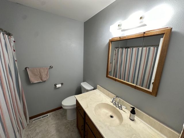 913 Center Street E, Roseau, MN 56751