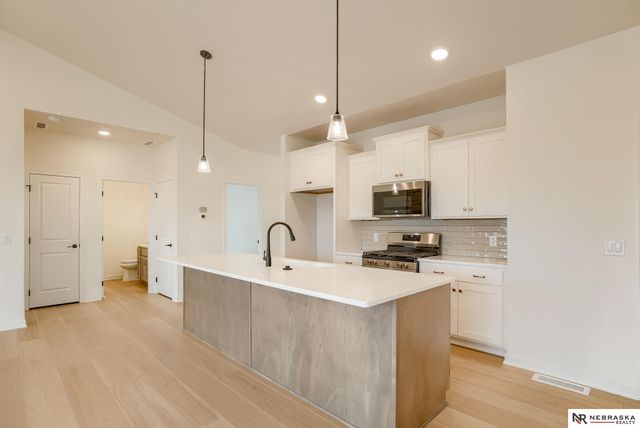 10912 N 159 Avenue, Bennington, NE 68007