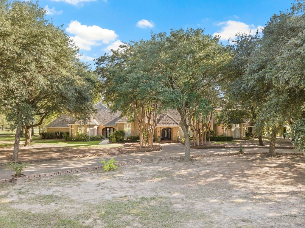 201 Country Club Drive, Mt Pleasant, TX 75455