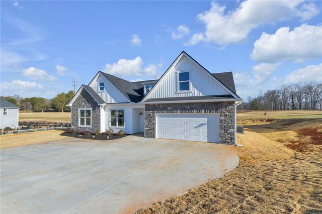 2009 Aberdeen Lane, Walhalla, SC 29691