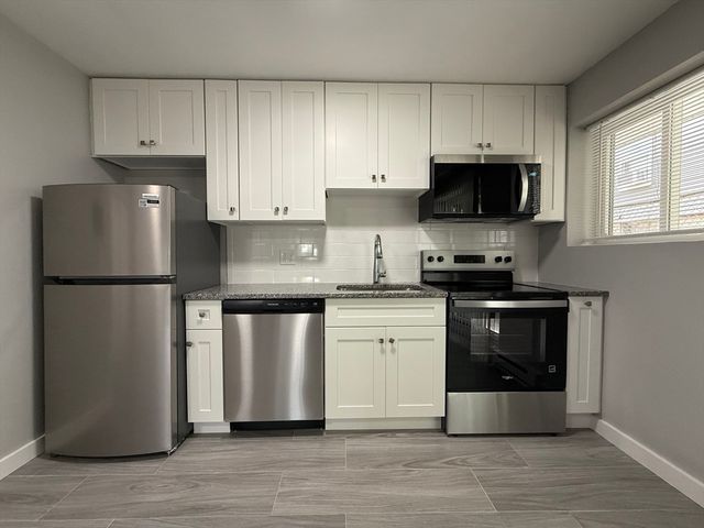 565 Hyde Park Ave. 2, Boston, MA 02131