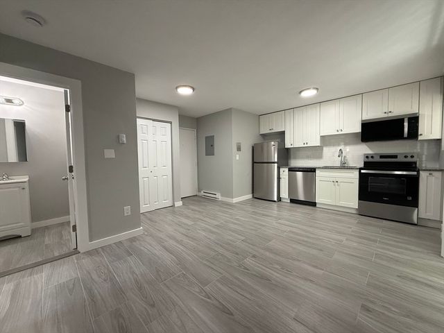 565 Hyde Park Ave. 2, Boston, MA 02131