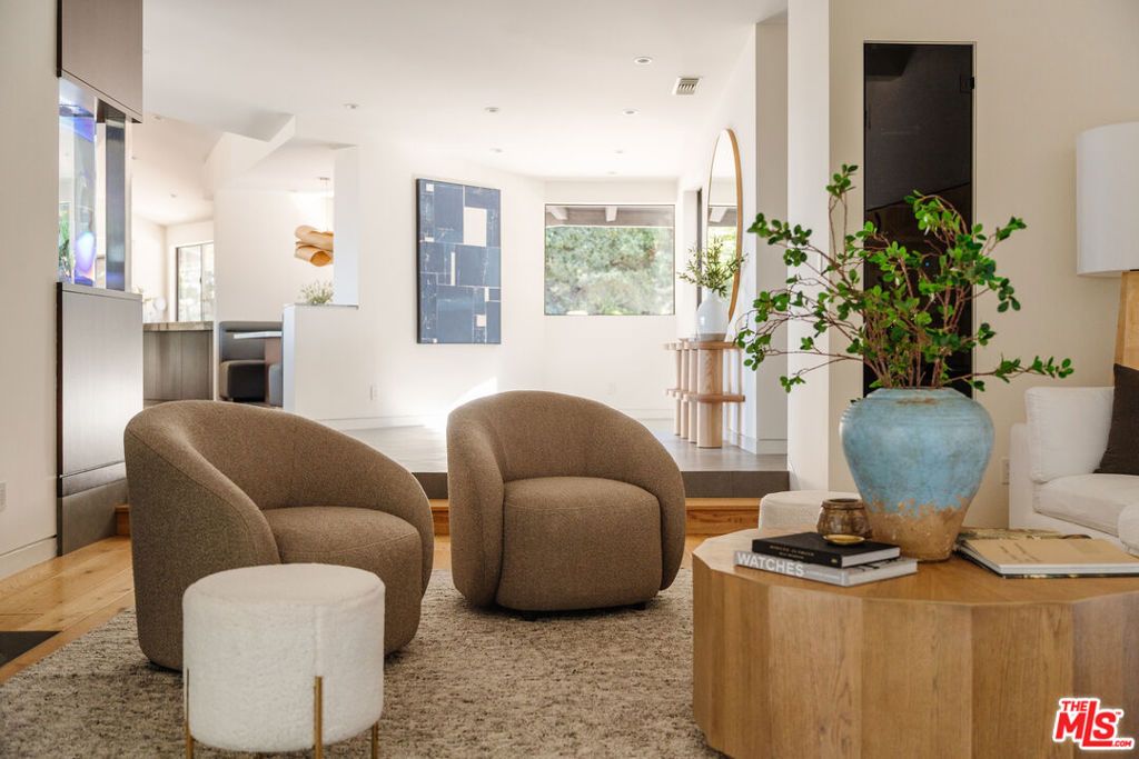 Image 12 of property listing at 4 Buckboard Lane, Rolling Hills, CA 90274