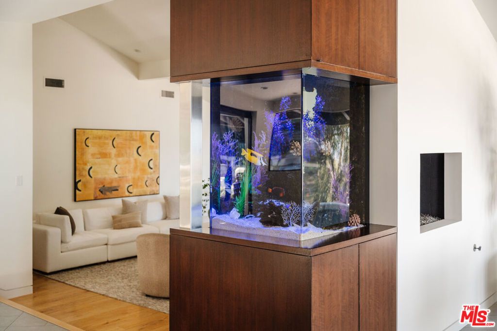 Image 13 of property listing at 4 Buckboard Lane, Rolling Hills, CA 90274