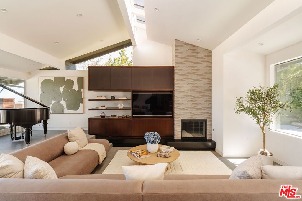 Image 14 of property listing at 4 Buckboard Lane, Rolling Hills, CA 90274