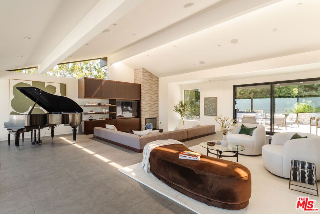 Image 15 of property listing at 4 Buckboard Lane, Rolling Hills, CA 90274