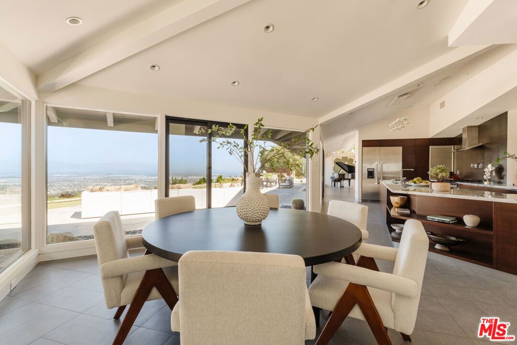 Image 17 of property listing at 4 Buckboard Lane, Rolling Hills, CA 90274