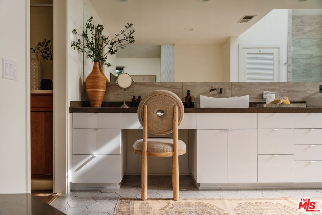 Image 24 of property listing at 4 Buckboard Lane, Rolling Hills, CA 90274