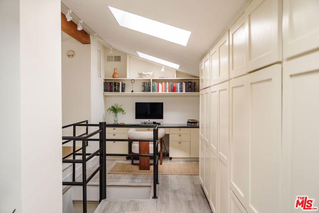 Image 36 of property listing at 4 Buckboard Lane, Rolling Hills, CA 90274