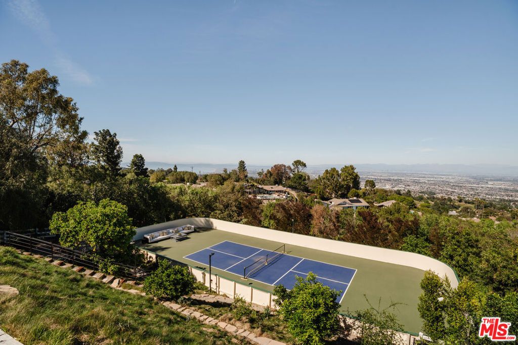 Image 38 of property listing at 4 Buckboard Lane, Rolling Hills, CA 90274