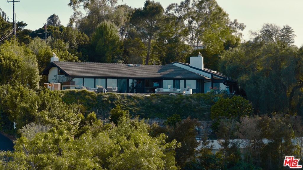 Image 4 of property listing at 4 Buckboard Lane, Rolling Hills, CA 90274