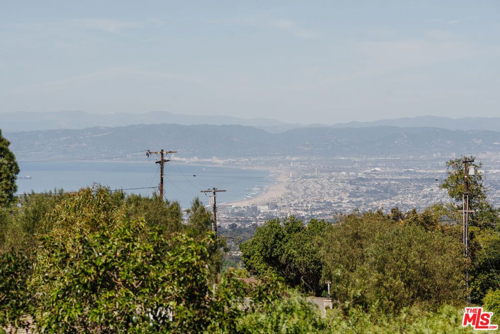 Image 41 of property listing at 4 Buckboard Lane, Rolling Hills, CA 90274