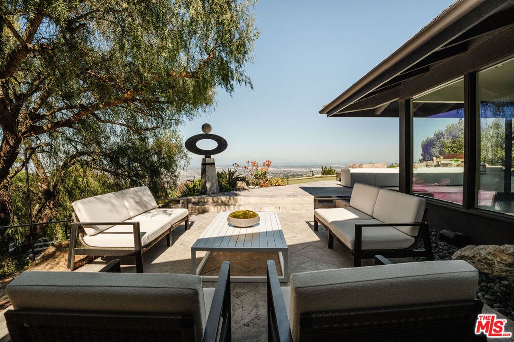 Image 43 of property listing at 4 Buckboard Lane, Rolling Hills, CA 90274