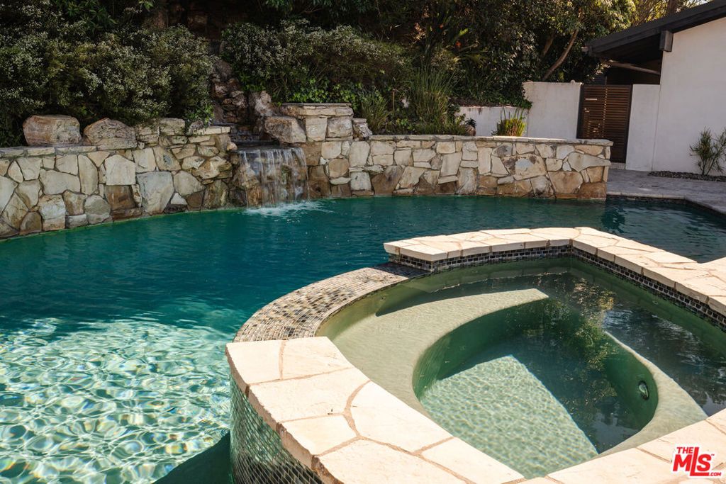 Image 45 of property listing at 4 Buckboard Lane, Rolling Hills, CA 90274