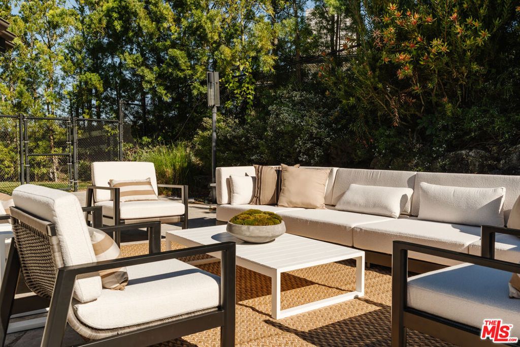 Image 46 of property listing at 4 Buckboard Lane, Rolling Hills, CA 90274