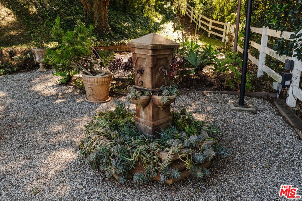 Image 48 of property listing at 4 Buckboard Lane, Rolling Hills, CA 90274