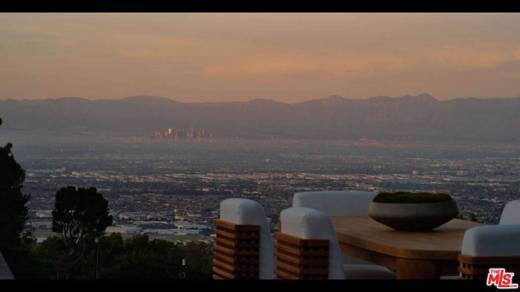 Image 5 of property listing at 4 Buckboard Lane, Rolling Hills, CA 90274